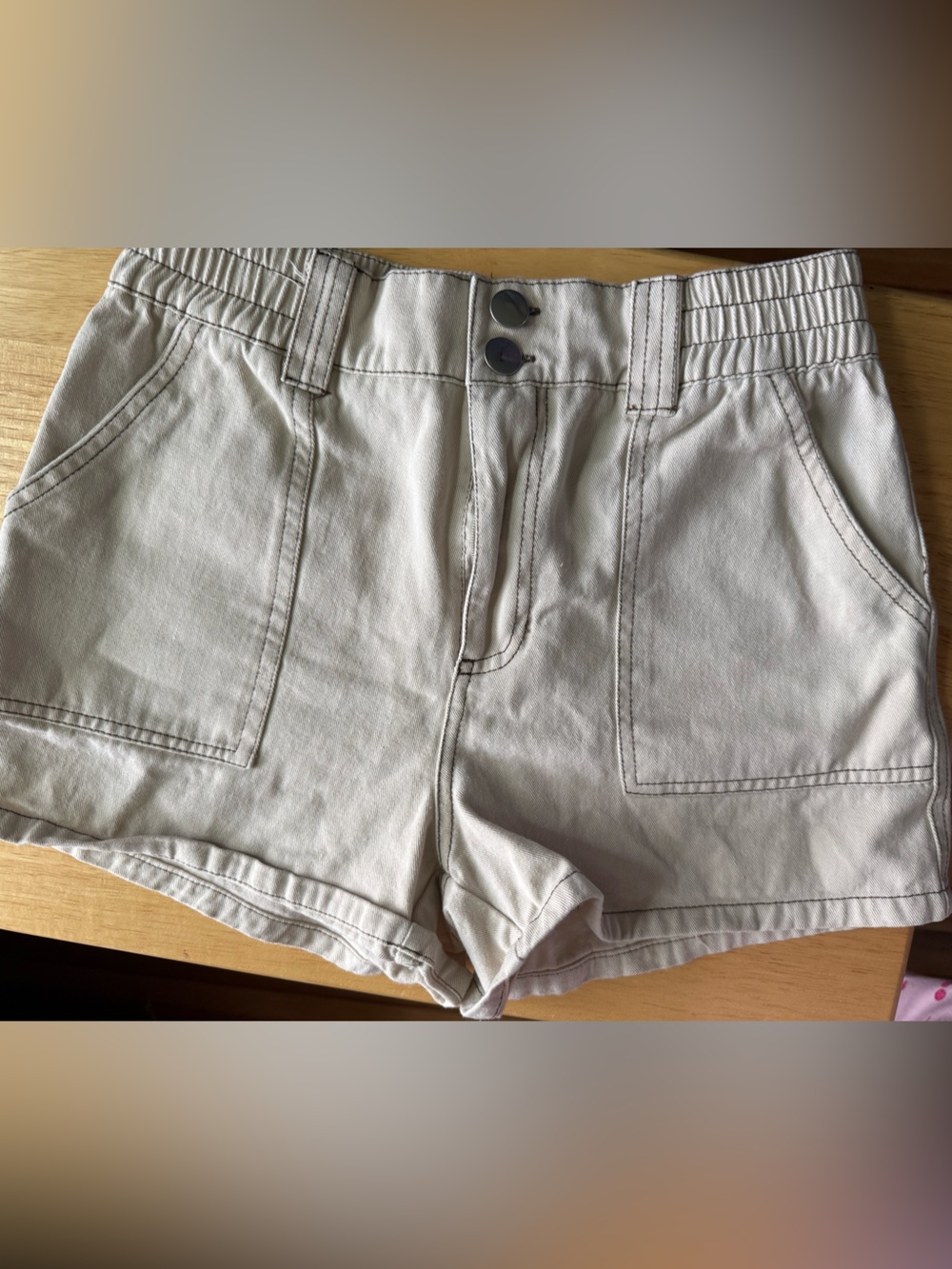 Full Tilt cream cargo shorts‎ in excellent condition size small with pockets